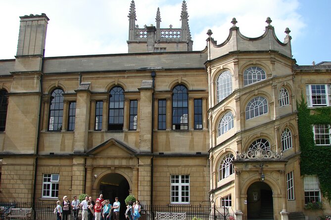 1.5-hour Oxford City and University Walking Tour - When the route changes
