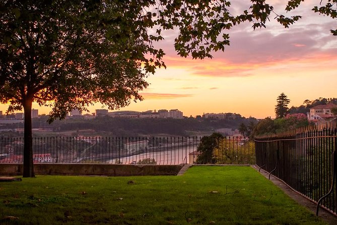 3-Hour Porto Jewish Heritage Walking Tour with Local Guide - Postigo do Carvão and the medieval waterfront