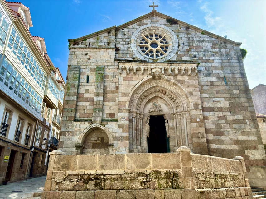 A Coruña: Historic Walking Tour Old Town and Highlights - Igrexa de Santiago and A Coruña’s medieval past