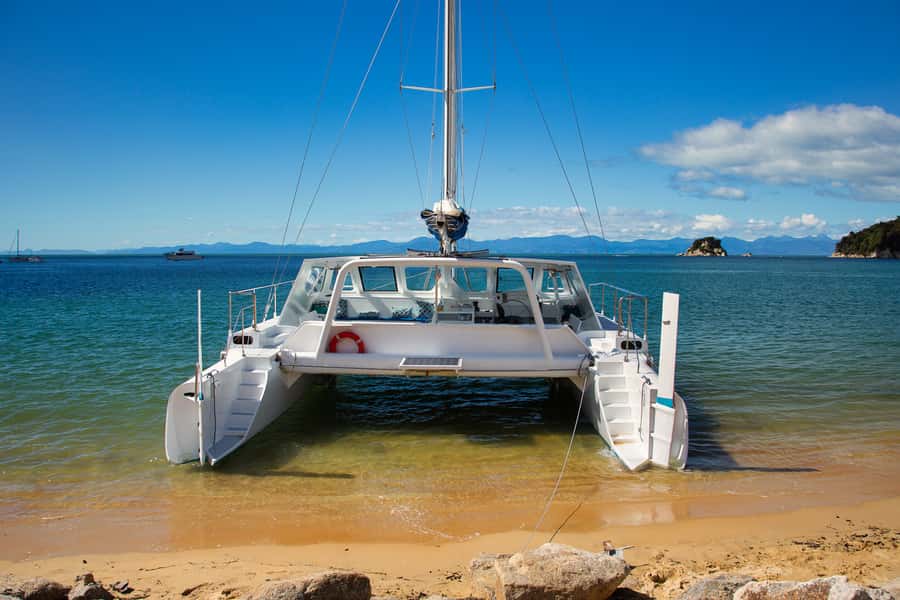 Abel Tasman National Park: Sailing and Self-Guided Walk - 2.5 hours along the Abel Tasman coast