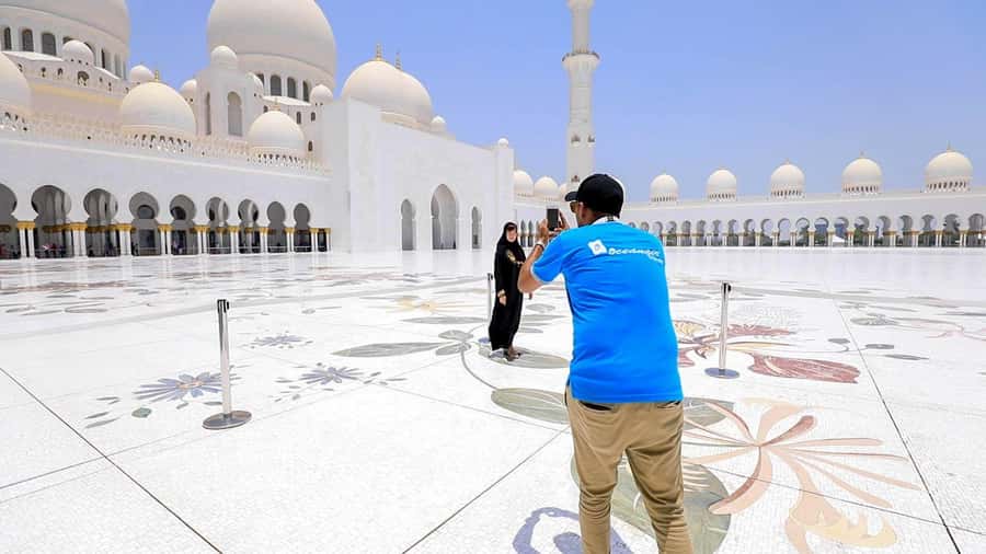 Abu Dhabi: Guided Walking Tour at Sheikh Zayed Grand Mosque - Key points at a glance