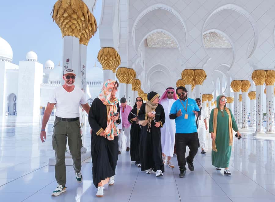 Abu Dhabi: Guided Walking Tour at Sheikh Zayed Grand Mosque - Why this mosque deserves a guided visit