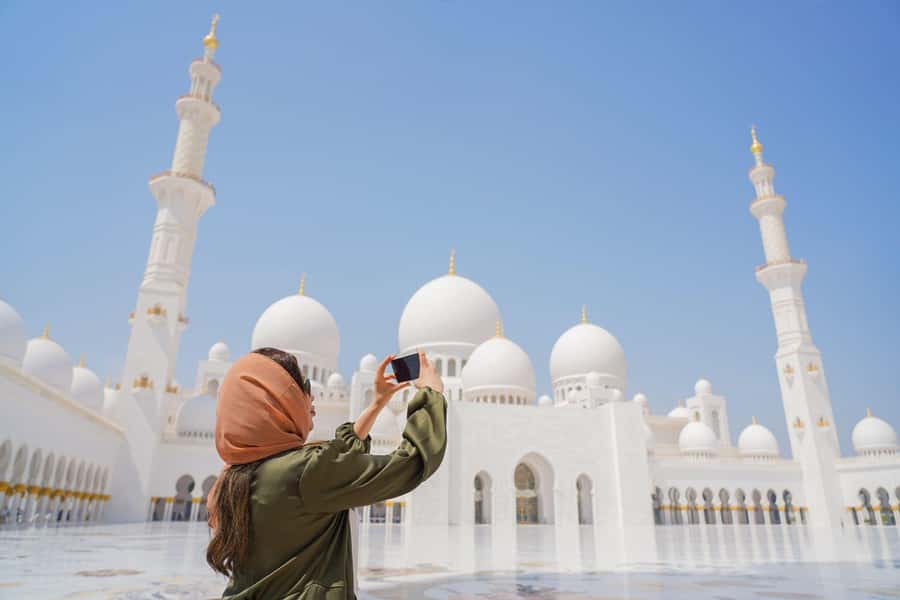 Abu Dhabi: Guided Walking Tour at Sheikh Zayed Grand Mosque - Dress correctly before you arrive