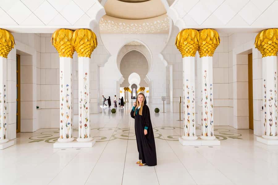 Abu Dhabi: Guided Walking Tour at Sheikh Zayed Grand Mosque - Photo help is a real part of the experience