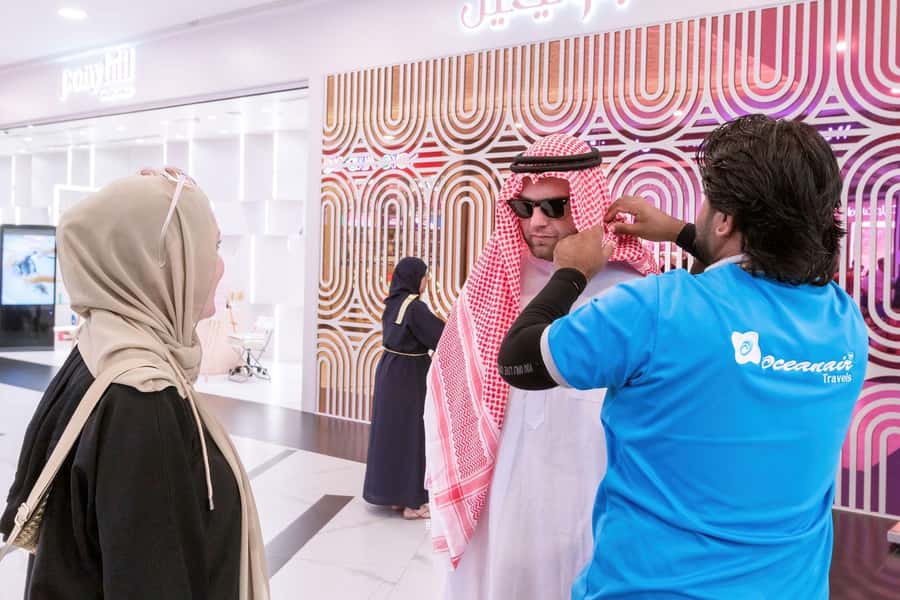 Abu Dhabi: Guided Walking Tour at Sheikh Zayed Grand Mosque - What the guide adds for first-time visitors