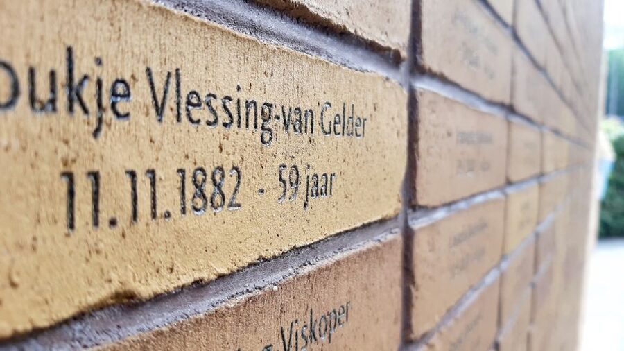 Amsterdam: Anna Frank and World War II History Walking Tour - Amsterdam’s Jewish community from around 1600