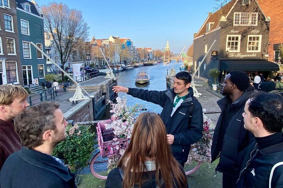 Amsterdam: Anne Frank Guided Small Group Walking Tour - De Silveren Spiegel and the importance of lesser-known stories