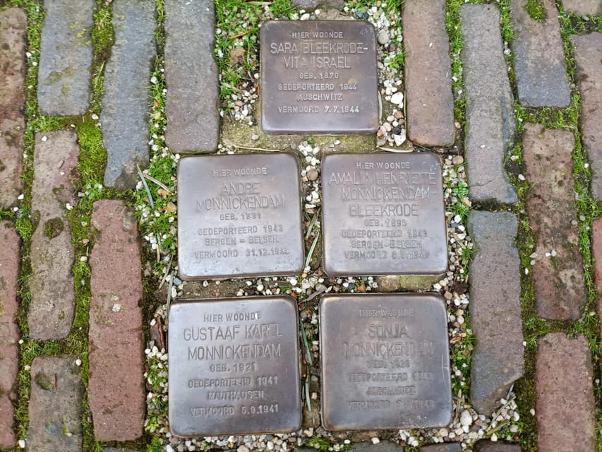 Amsterdam: Anne Frank Guided Small Group Walking Tour - Blauwburgwal: a quieter moment on the route