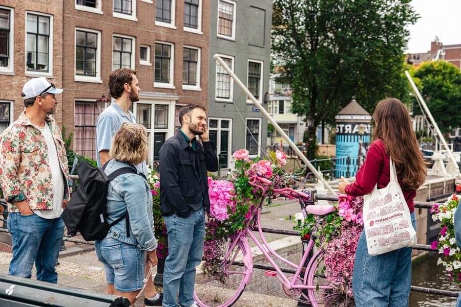Amsterdam: Anne Frank Guided Walking Tour in DE/EN/IT/ES - Sint Antoniesluis and the Portuguese Synagogue