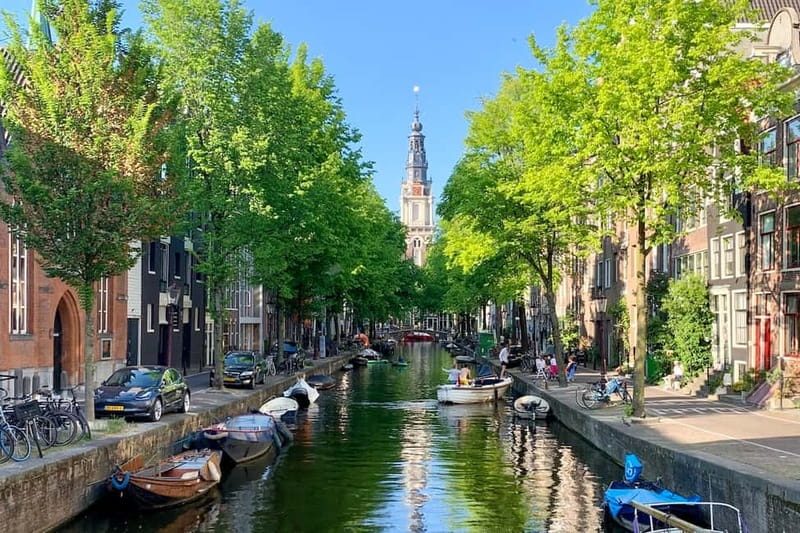 Amsterdam: Anne Frank Guided Walking Tour in DE/EN/IT/ES - Nieuwmarkt and Zuiderkerk: a city shaped by many communities