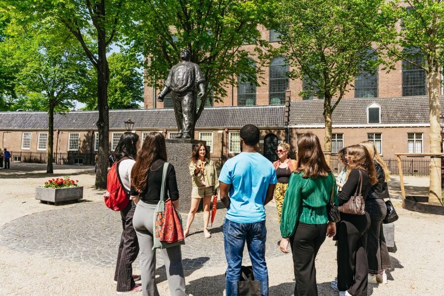 Amsterdam Anne Frank: Small-Group Walking Tour & Local Guide - The Jewish Historical Museum and the Dokwerker