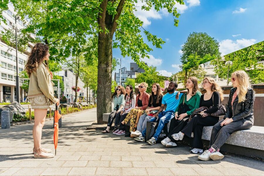 Amsterdam Anne Frank: Small-Group Walking Tour & Local Guide - How the guides shape the experience