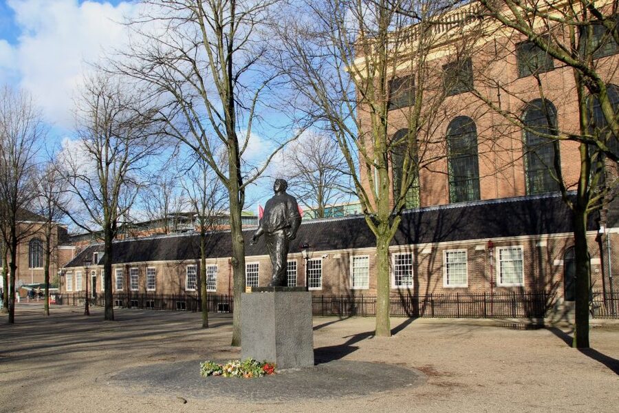 Amsterdam: Anne Frank Walking Tour - Nieuwmarkt, Lastage, and traces of wartime Amsterdam