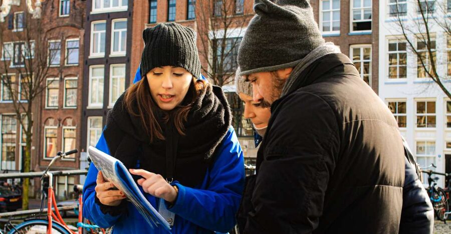 Amsterdam: City Center Walking Tour in italian - Begijnhof, the Tour’s Quietest Stop