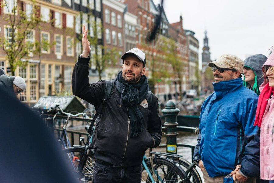 Amsterdam: Food and Culture Walking Tour with Tastings - Walking into Jordaan
