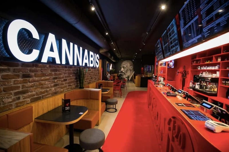 Amsterdam: Ganja Walking Tour - Why the Royal Palace is a smart starting point