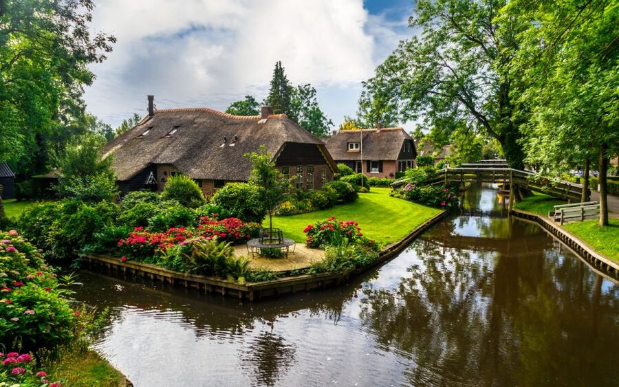 Amsterdam: Giethoorn Tour Scenic Cruise, Cheese & Free Time - The two-hour coach ride north