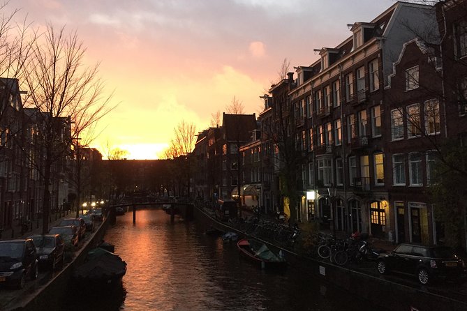 Amsterdam Highlights Walking Tour: Small Group Experience - Begijnhof and its quiet courtyard