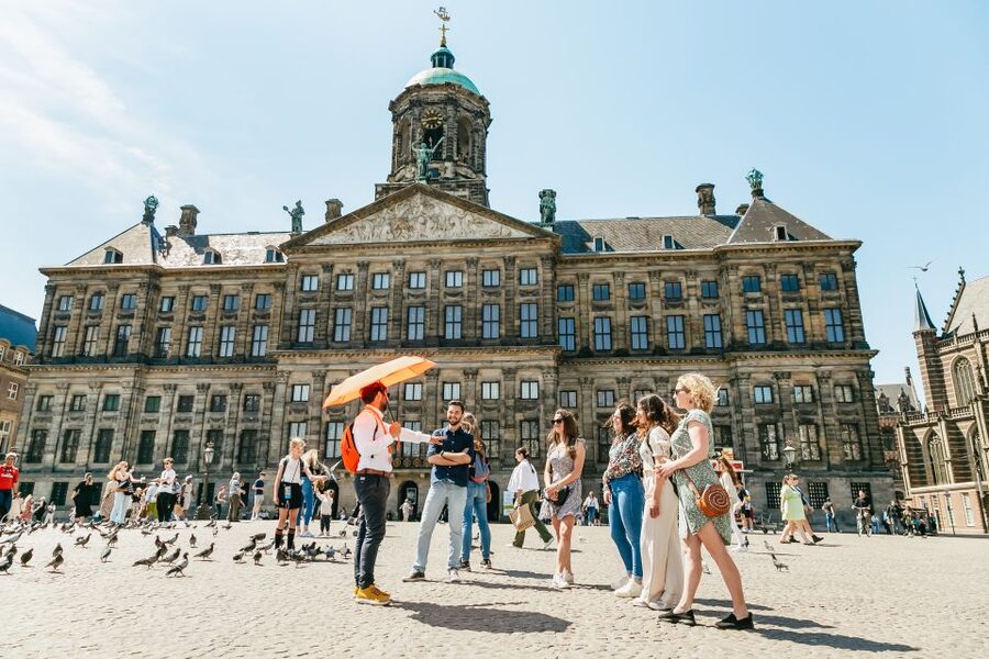 Amsterdam: Historical Highlights Walking Tour with Tasting - The Dutch tasting: useful extra or unclear promise?