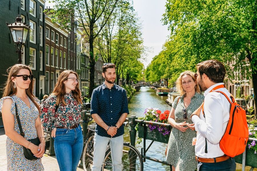 Amsterdam: Historical Highlights Walking Tour with Tasting - Canals, bridges, and the Golden Age