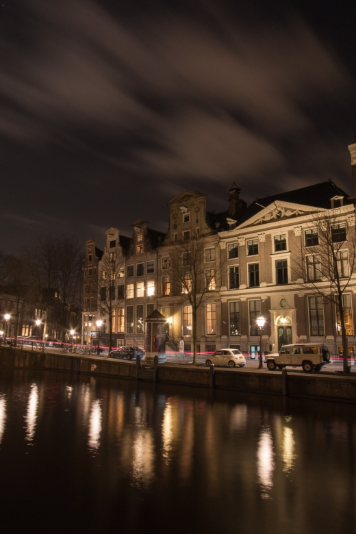Amsterdam: Private Walking Tour with a Local - Choosing the right guide experience