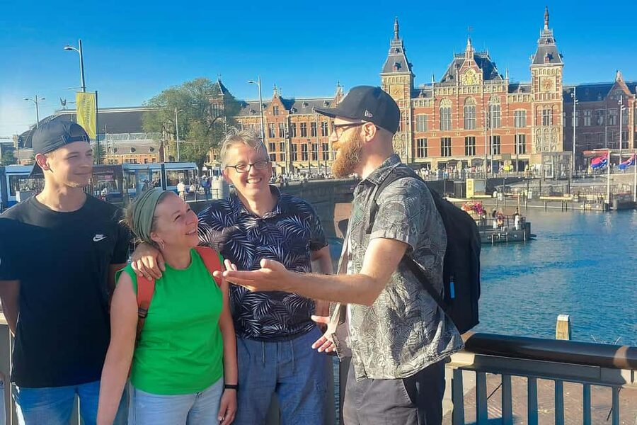 Amsterdam: Small-group Guided Walking Tour (French/English) - Finishing in the Jordaan