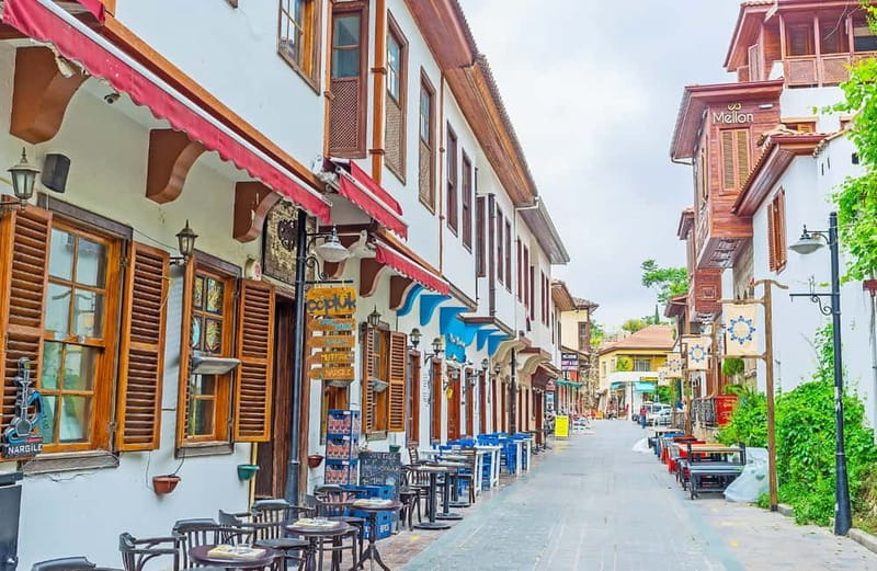 Antalya: Old Town Walking Tour with Dessert Tasting - Kaleiçi streets, mosques, and daily life