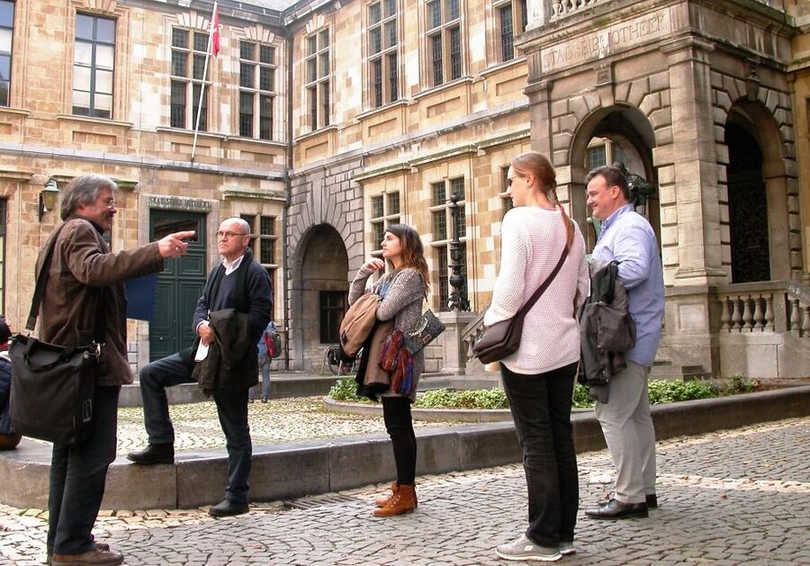 Antwerp: City Highlights Walking Tour - Vlaeykensgang, a quiet turn off the main route