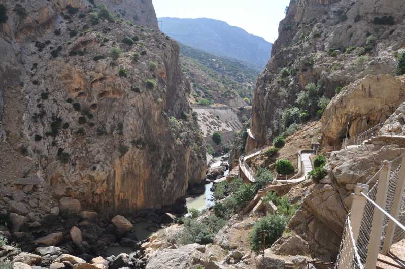 Ardales: Caminito del Rey & El Gaitanejo Guided Walking Tour - The 15-minute approach to the north entrance