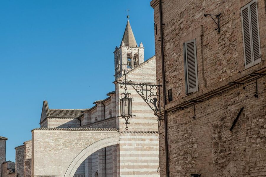 Assisi: Walking Tour with St. Francis Basilica Visit - Piazza del Comune and the Temple of Minerva