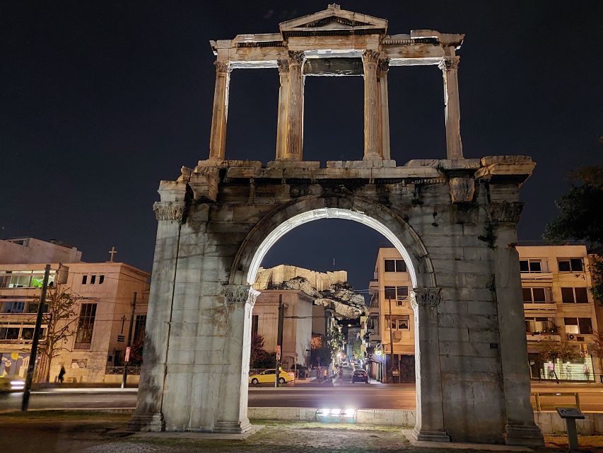Athens: City Highlights Nighttime Walking Tour in Spanish - Key points at a glance