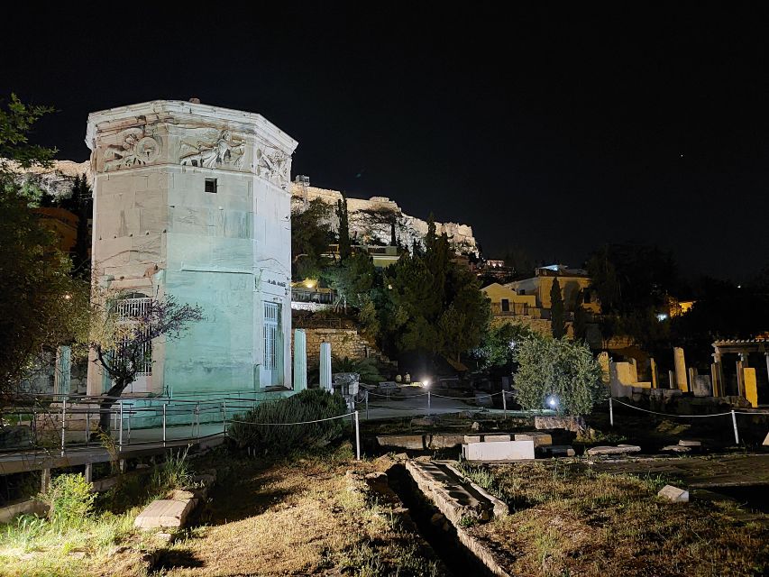 Athens: City Highlights Nighttime Walking Tour in Spanish - How the guide affects the experience