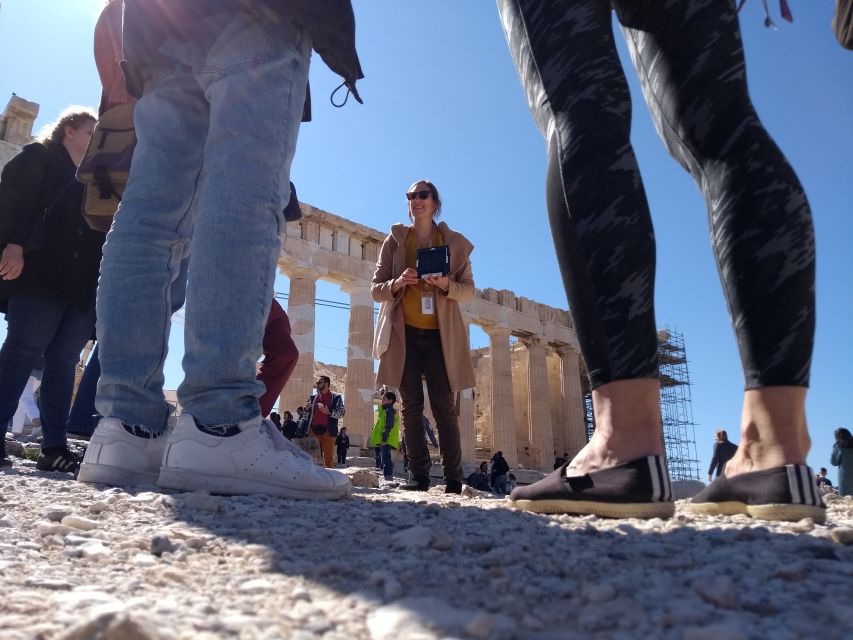 Athens: The Acropolis Guided Walking Tour in Dutch - Passing through the Propylaea