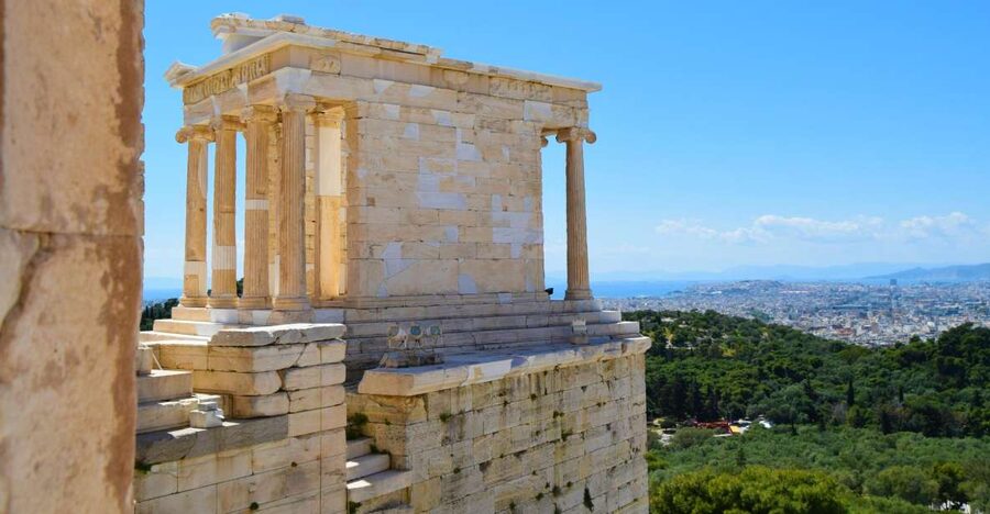 Athens: The Acropolis Guided Walking Tour in Dutch - The Erechtheion and its unusual design