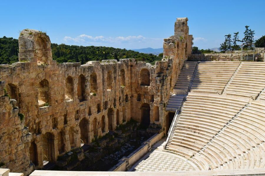 Athens: The Acropolis Guided Walking Tour in German - Beginning below the Acropolis at the Theater of Dionysus