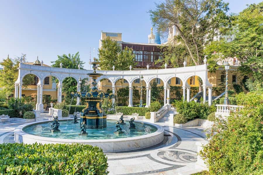 Baku: Stunning Walking Tour of Historical and Modern City - Philharmonic Hall and its quiet garden