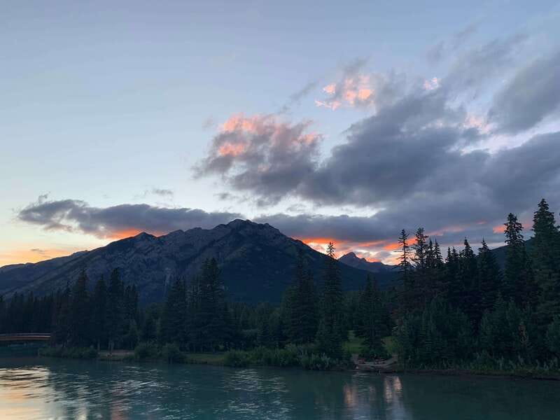 Banff: Guided Sunset and Stargazing Tour - What the guides add to the experience