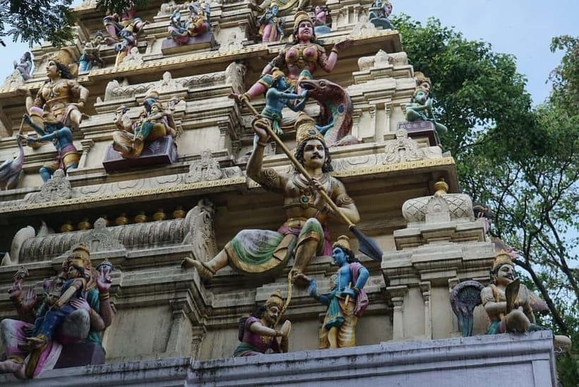 Bangalore: Palace, Temples, Fort & Markets Walking Tour - Bangalore Fort and the city behind the walls