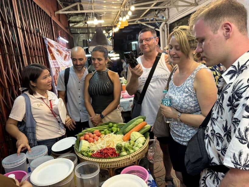 Bangkok Authentic Tasting Thai-Chinatown Walking Food Tour - How the three-hour pace feels