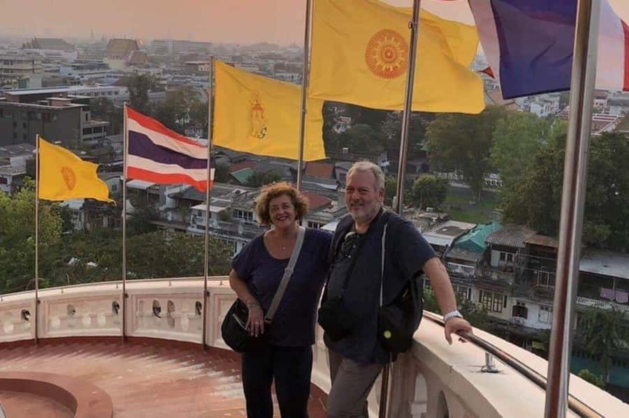 Bangkok: City Highlights and Landmarks Private Walking Tour - Walking through Chinatown’s shops and restaurants