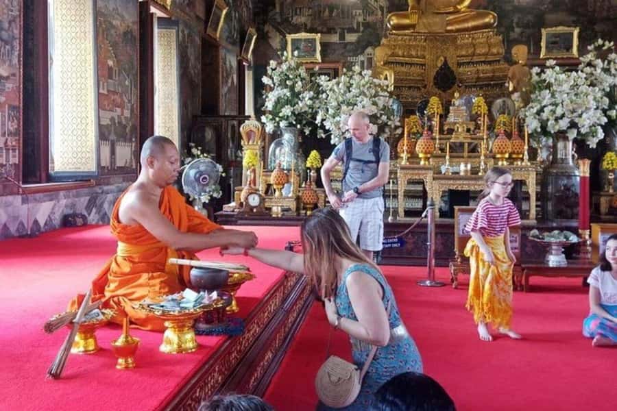 Bangkok: City Highlights and Landmarks Private Walking Tour - What the guide adds to the day