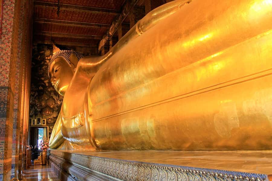 Bangkok: City Highlights Temple and Market Walking Tour - Wat Pho, the Reclining Buddha, and Thai massage