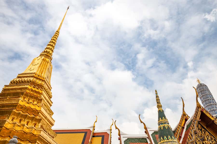 Bangkok: City Highlights Temple and Market Walking Tour - Who should book this temple walk?