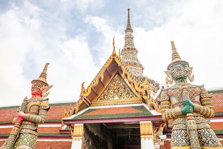 Bangkok: City Highlights Temple and Market Walking Tour - The Grand Palace and the Emerald Buddha