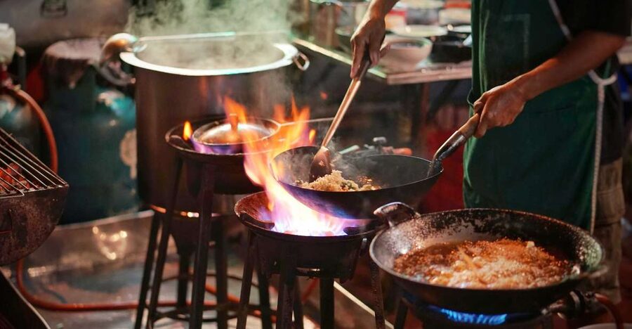 Bangkok: Discover a Taste of Chinatown – 2 Hr Walking Tour - Guay Jub Ouan Pochana and Chinatown’s savory side