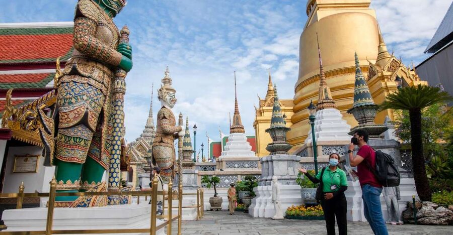 Bangkok: Grand Palace and Wat Arun Guided Walking Tour - Why this three-hour route works