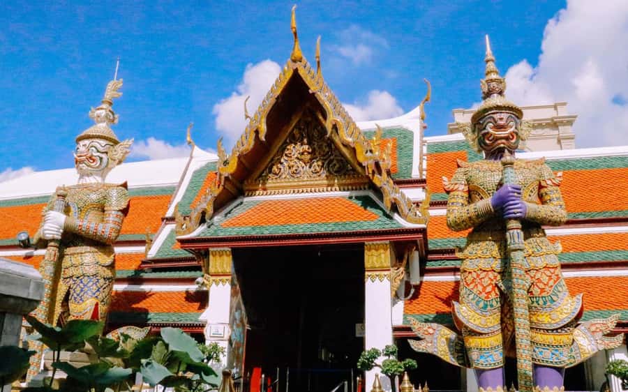 Bangkok: Grand Palace, Wat Pho, & Wat Arun Walking Tour - Why these three temples work so well together
