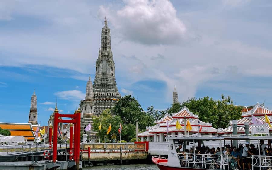 Bangkok: Grand Palace, Wat Pho, & Wat Arun Walking Tour - Wat Pho and the reclining Buddha