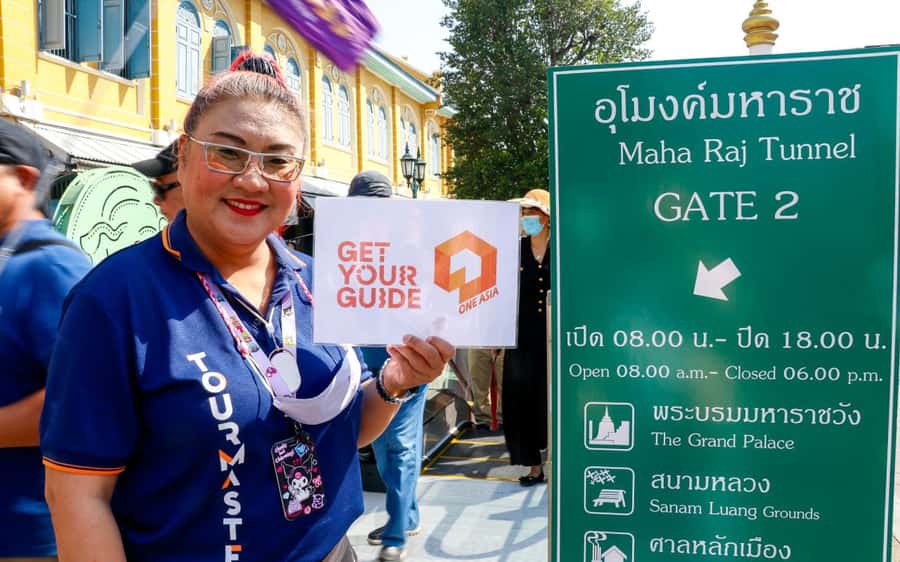 Bangkok: Grand Palace, Wat Pho, & Wat Arun Walking Tour - The short boat ride from Tha Tian Pier