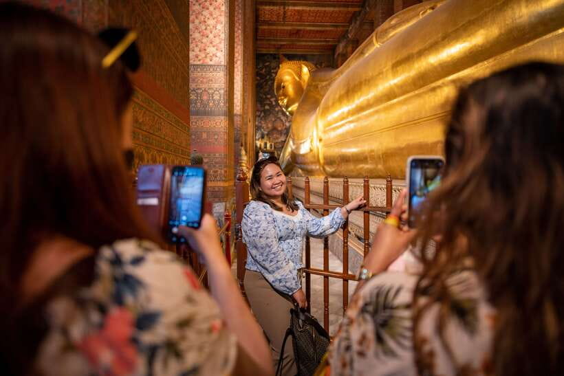 Bangkok: Wat Pho and Wat Arun Guided Walking Tour - Guides who add more than dates and names